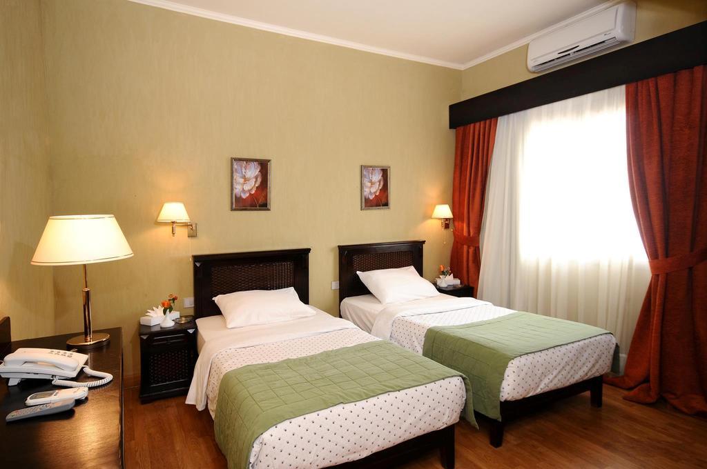 Green Plaza Inn "'Business &Families Only"' Александрия Номер фото